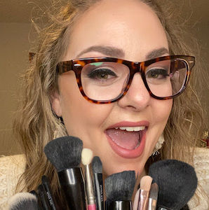 Meet your Posher, Abi